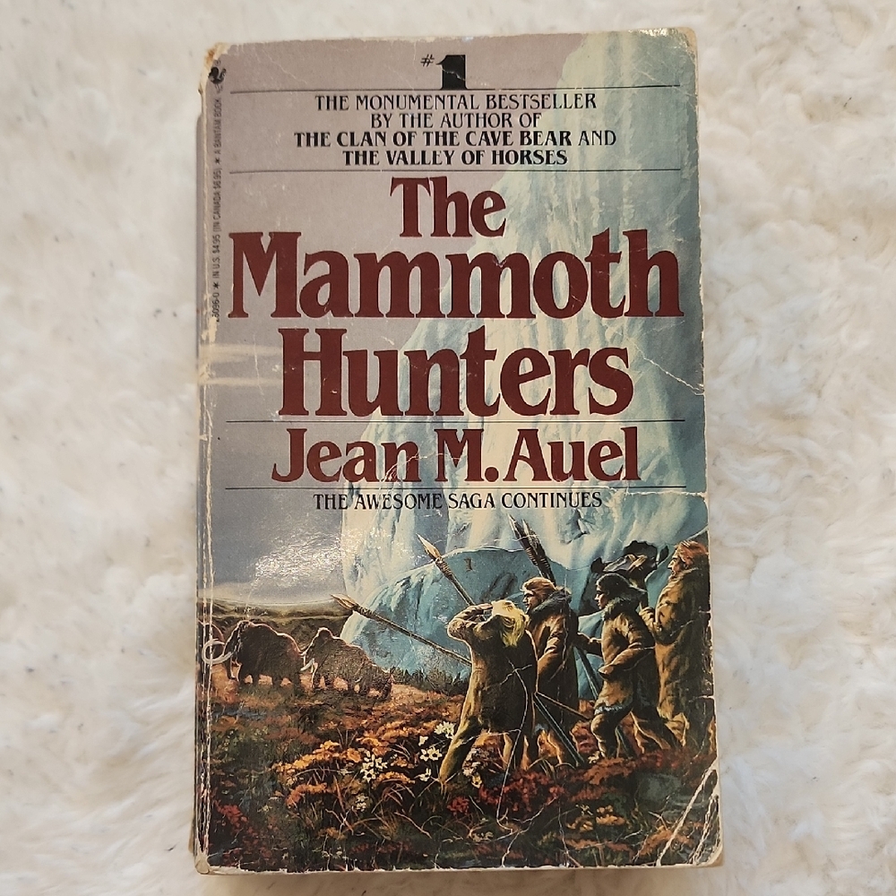 The Mammoth Hunters by Jean M. Auel Paperback